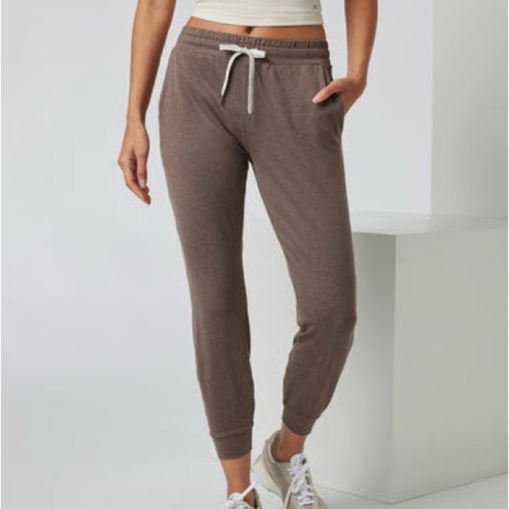 Vuori Women's Performance Joggers - Brown Fossil Heather